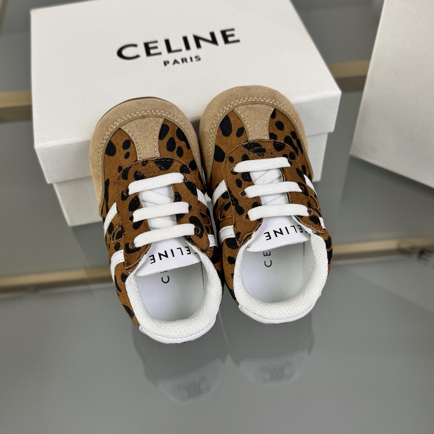 Children's shoes child
